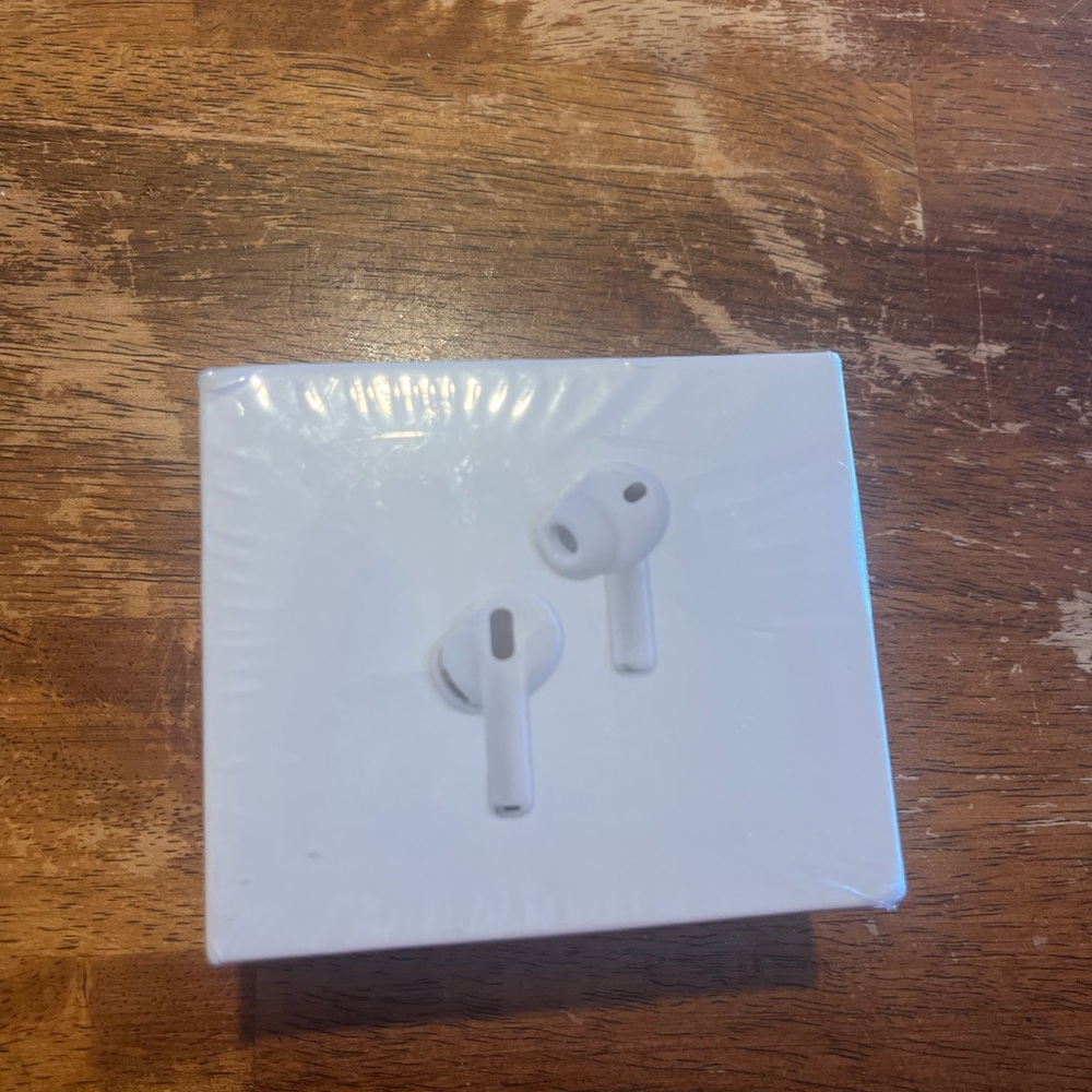 Apple AirPods Pro with White Charging Case